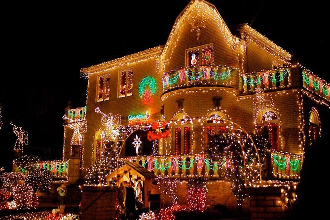 Contrasts VIP + Dyker Heights, Christmas in NYC - Who Will Love This Tour?