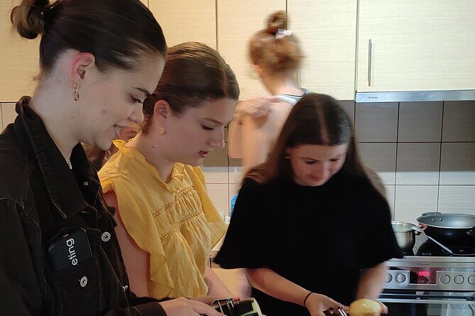 Cook and dine with a Greek family - FAQ