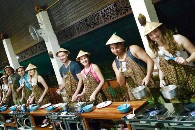 Cooking Evening Class Chiang Mai Visit Organic Garden and Market - Key Points