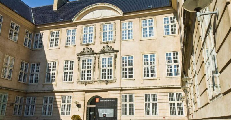 Copenhagen: Old Town and Nyhavn Private Family Tour - Exploring Copenhagen’s Old Town and Nyhavn