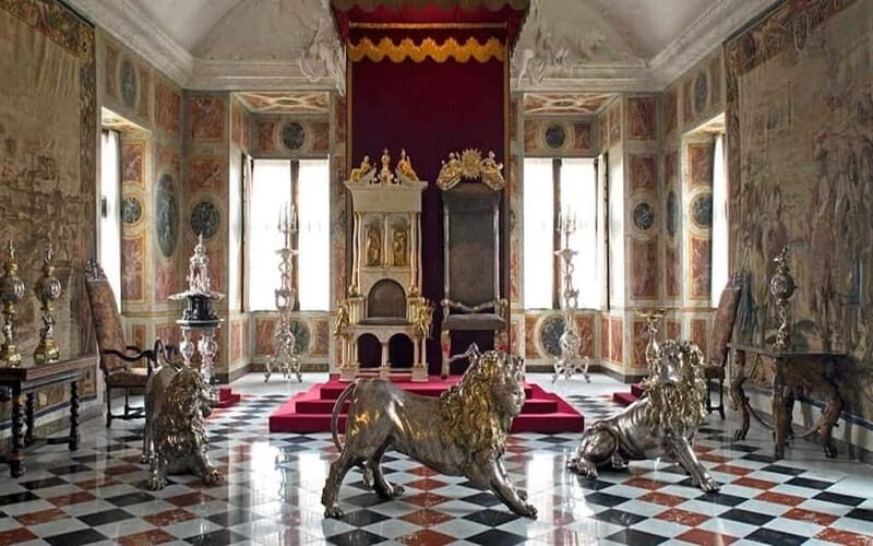 Copenhagen: Rosenborg and Christiansborg Palaces Tour in Spanish - A Deep Dive into the Tour Experience