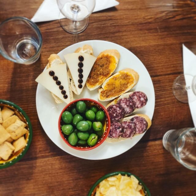 Córdoba: Local Wine Tasting Evening - Córdoba: Local Wine Tasting Evening