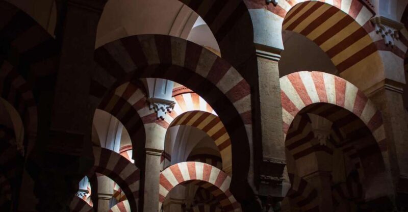 Córdoba: Mosque, Synagogue, and Jewish Quarter Walking Tour - The Magnificence of the Mosque-Cathedral