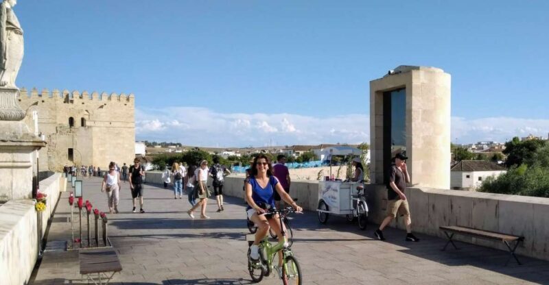 Córdoba: Private Bike Highlights Tour with Personal Guide - Exploring the Itinerary and Experience in Depth