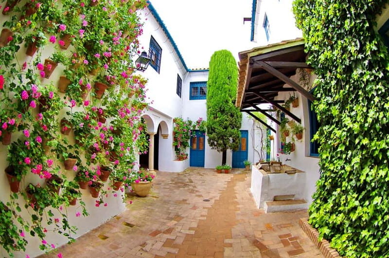 Córdoba: Viana Palace Courtyards Guided Tour - Who Will Love This Tour?