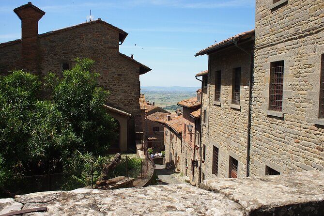 Cortona Private walking Tour under the Tuscan sun - In The Sum Up