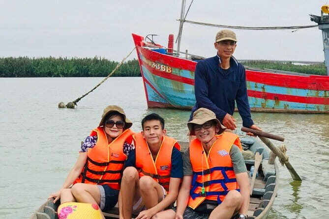 Couple Photoshoot in Ancient Town of Hoi An with Highlight Reel - Who Should Consider This Tour?