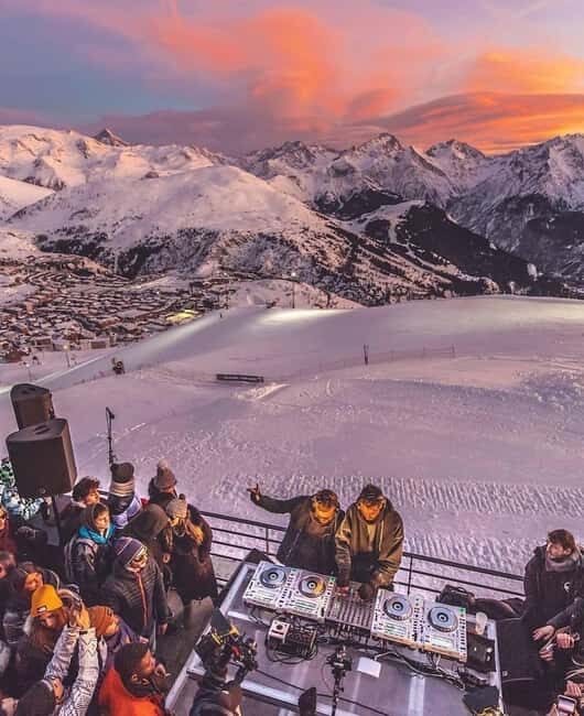 Courchevel Après-Ski Insider: Reserved Table & Party Guide - In-Depth Breakdown of the Day