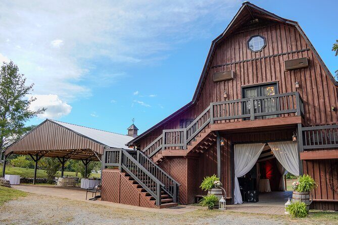 Cozy Farm Experience with Wagon Wheels and Acoustic Meal - Arrival and Welcome
