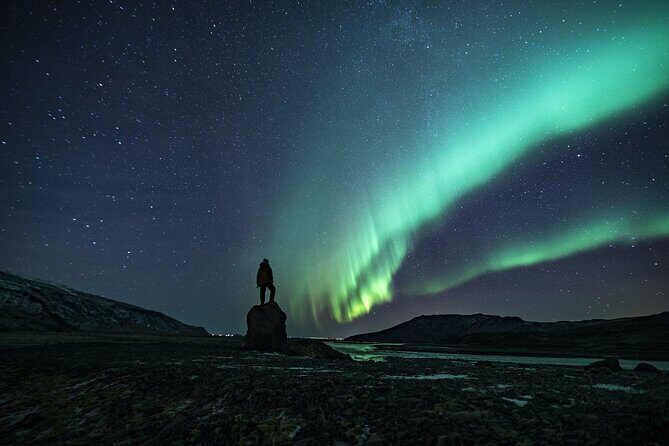 Cozy Northern Lights Tour with Icelandic Treats and Liquor - The Authentic Icelandic Experience