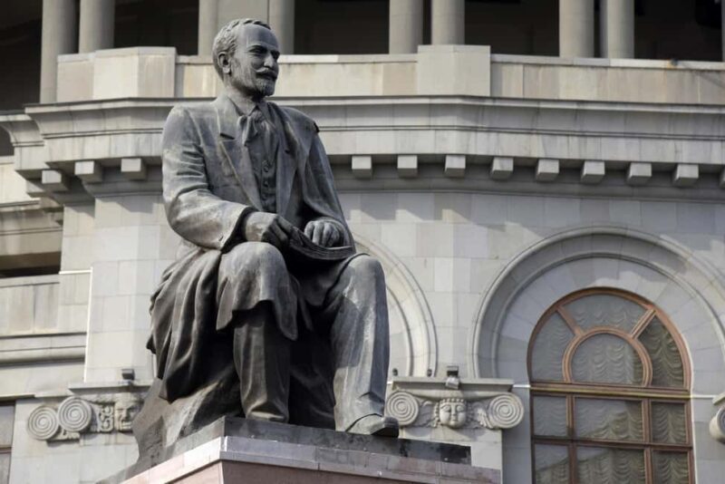 Cozy Yerevan - The Yerevan Opera House & Northern Avenue: Architectural Charm and Local Vibe