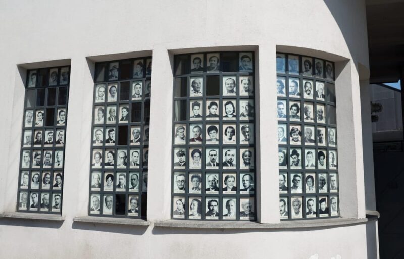 Cracow: Kazimierz by Golf Cart and Schindler's Factory Tour - Key Points