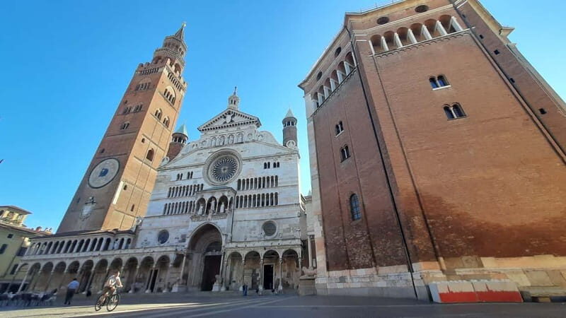 Cremona: City of art and music in Italian - Key Points
