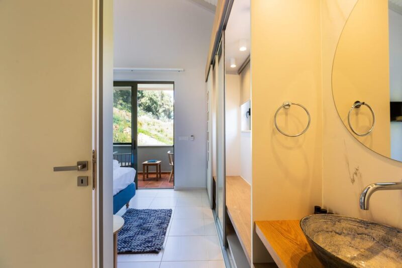 Crete: 3-Day Yoga Retreats in Physis Villas - Additional Amenities and Environment