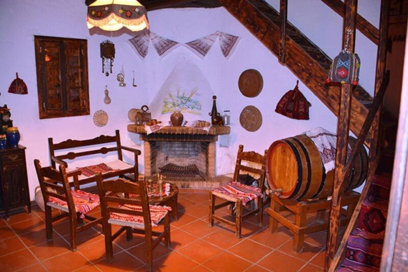 Crete: Traditional Dance Show and Buffet Dinner with Wine - An In-Depth Look at the Experience