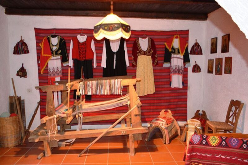Crete: Traditional Dance Show and Buffet Dinner with Wine - Who Will Love This Tour?