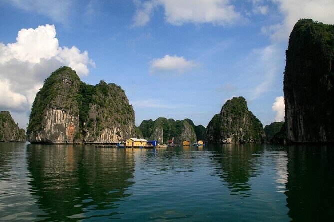 Cruise and kayak on Lan Ha bay Ha Long bay with local experts - Key Points