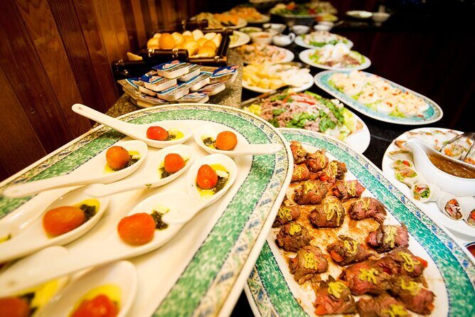 Cruise Dinner On Saigon River - The Experience from a Travelers Perspective