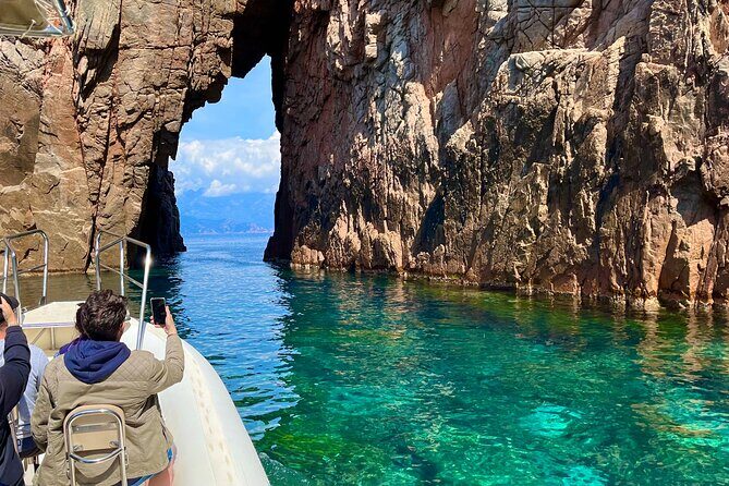Cruise in a small group in Scandola Girolata Calanques de Piana - An In-Depth Look at the Corsican Coastal Cruise