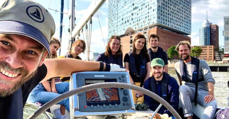 "Cruise in the City" - Sailing Yacht Event, Hamburg/Elbe - An In-depth Look at the Hamburg Sailing Yacht Tour