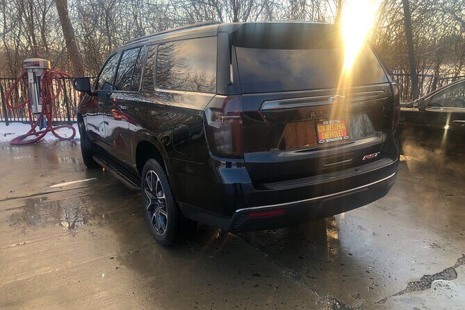 Curbside SUV Transfer from ORD to Downtown Chicago - Who Should Book This Transfer?