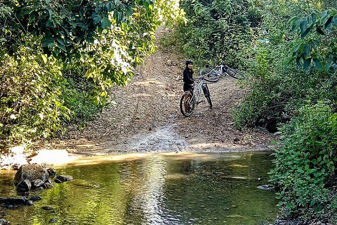 Cycle through the creeks and the dam of St. Domingo Tomaltepec - An In-Depth Look at the Tour Experience