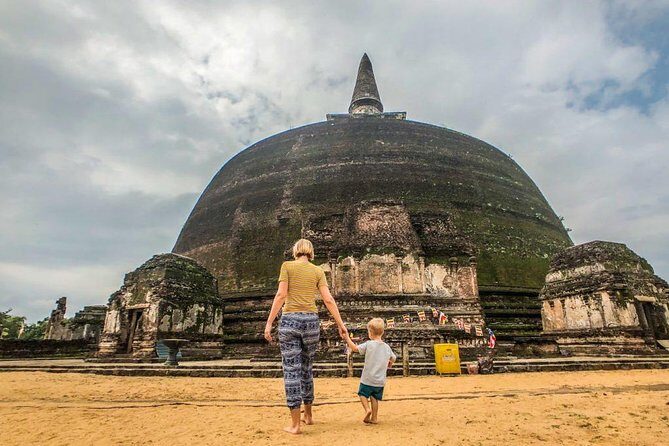 Cycling expedition in the Ancient City of Polonnaruwa with return transfers - Key Points