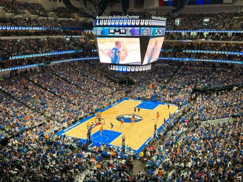 Dallas: Dallas Mavericks Basketball Game Ticket - Inside the American Airlines Center