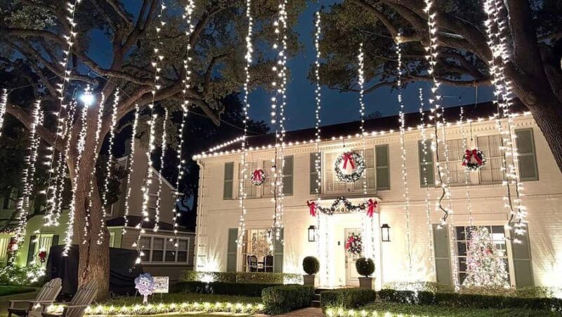 Dallas: Holiday Lights Tour Highland Park - An In-Depth Look at Highland Park’s Holiday Lights Tour
