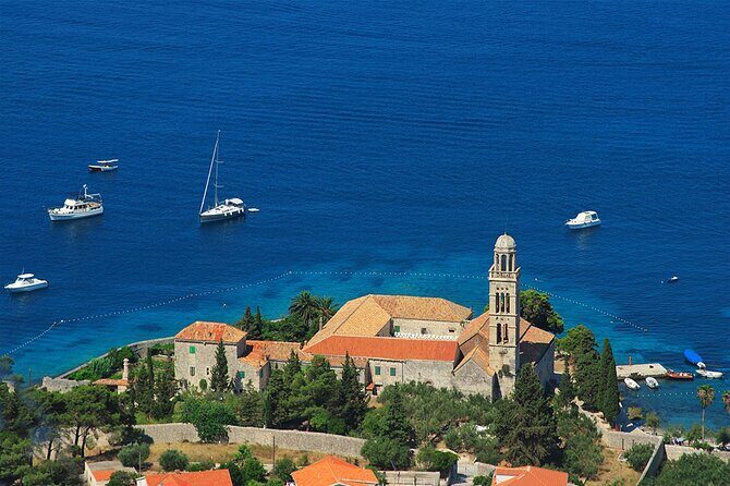Dalmatian route - Panoramic flight over Bra, Hvar, olta & Split from Bra - Crossing to Olta
