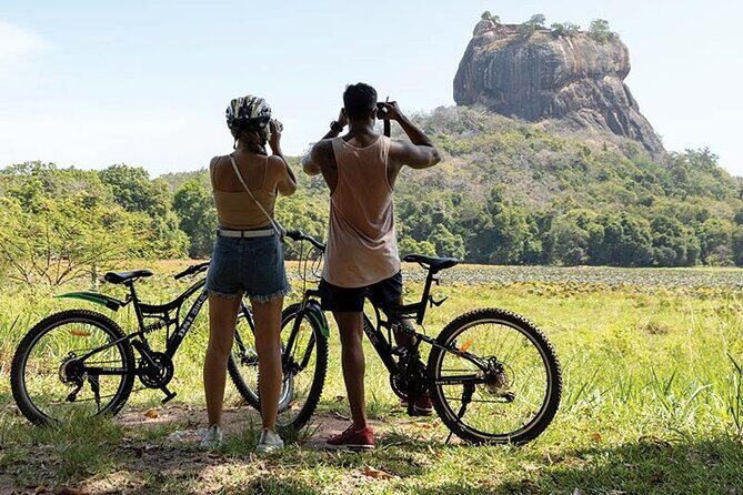 Dambulla and Sigiriya Cycling Tour from Colombo - Key Points