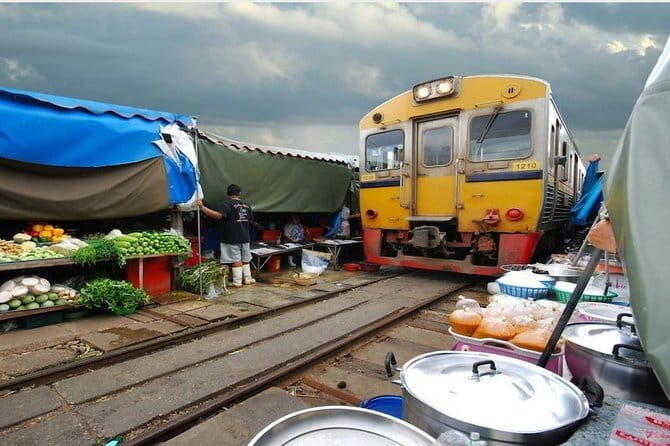 Damnoen Saduak and Maeklong Market Tour from Bangkok - FAQ