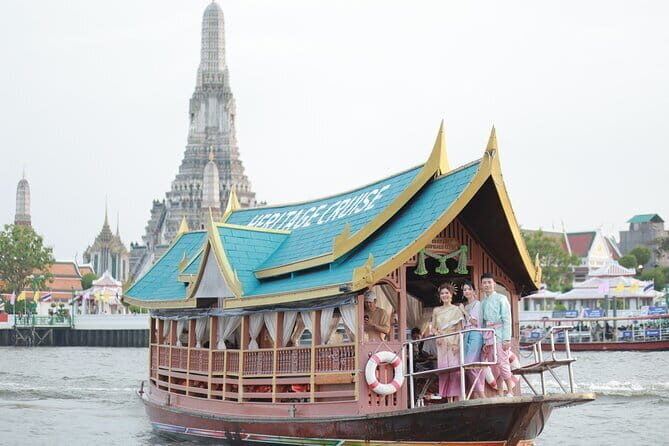 Damnoen Saduak Famous Floating Market and Mea Klong Railway Tour - Coconut Sugar Farm: A Taste of Local Life