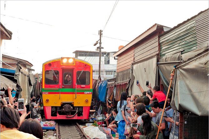 Damnoen Saduak Floating Market Car Service (no guide) - Who Would Love This Tour?