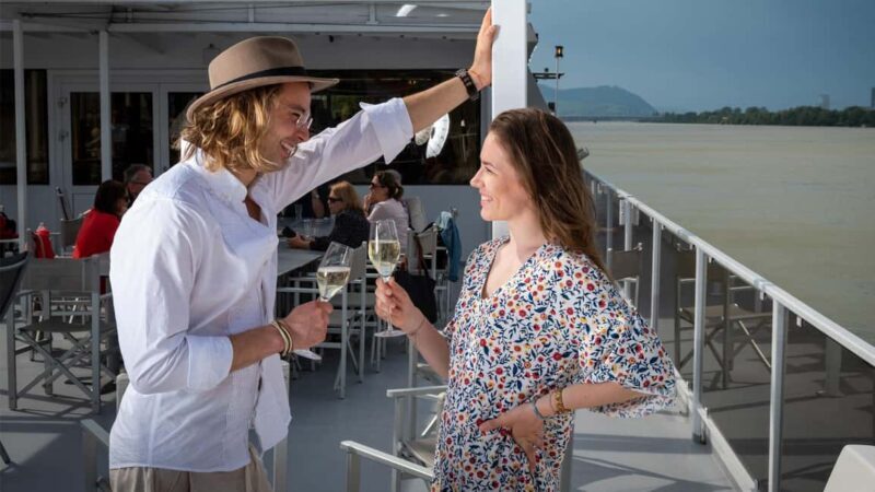 Danube Panorama Tour with free-flowing Prosecco - The Prosecco Experience: Bubbles, Cheers, and Social Vibes