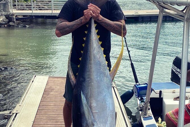 Day DE Fishing VIP in Moorea  Private Boat & Lunch - Key Points