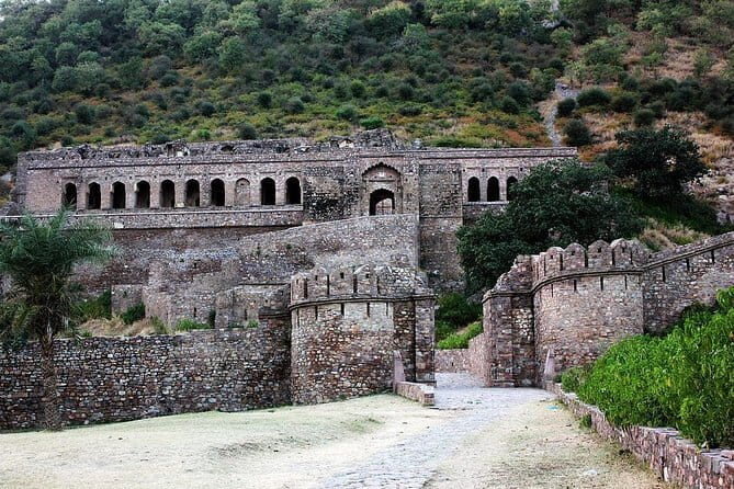 Day Excursion to Bhangarh and Abhaneri from Jaipur - Exploring Bhangarh Fort: The Haunted Ruins