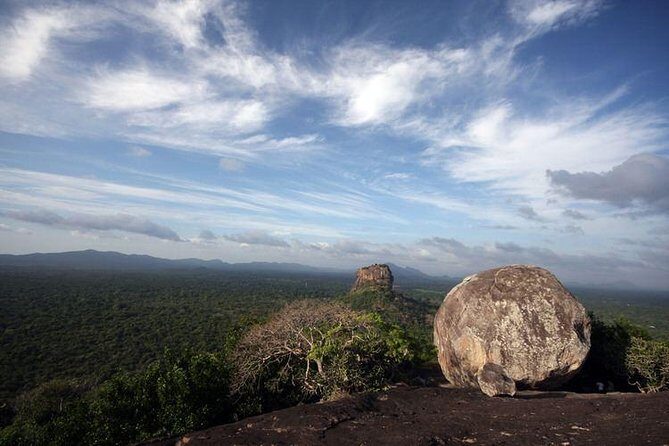 Day Excursions to PIDURAGALA ROCK from Colombo With Lunch - The Pidurangala Rock Experience: Adventure and Views