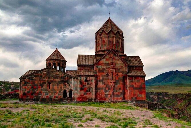 Day Tour to Amberd Fortress Aragats and Kari Lake From Yerevan - Cultural Gems: Monasteries and the Letters Park