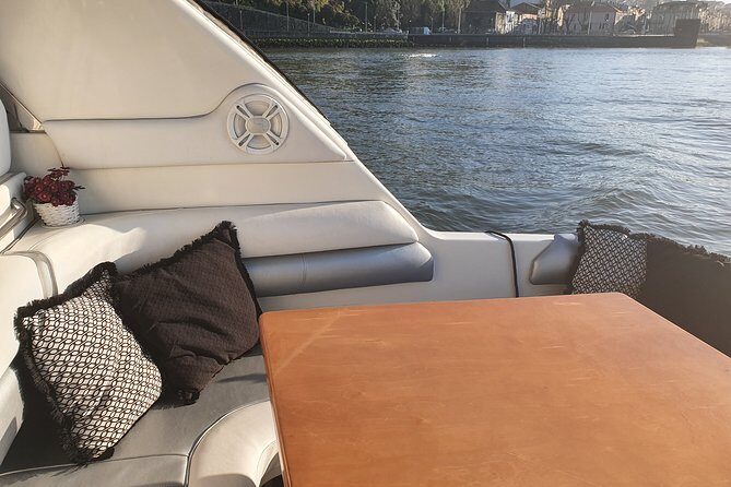 Day trip by private yacht to Curva da Lomba from Porto - The Experience in Detail