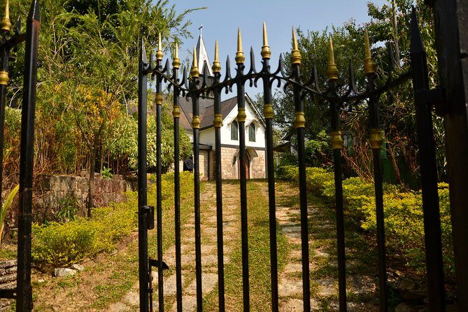 Day Trip to Mawlynnong (Guided Private Sightseeing Experience from Shillong) - Key Points