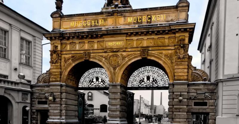 Day trip to Pilsner Urquell brewery and Bohemian glassworks - Exploring the Schedule: What to Expect