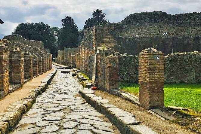 Day trip to Pompeii from Naples - An In-Depth Look at the Pompeii Shuttle Experience
