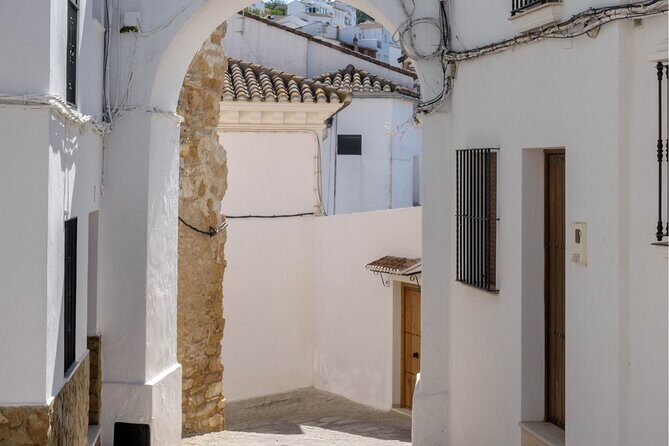 Day trip to Zahara, Setenil and Ronda from Seville - The Guides: Your Personal Culture Conduits