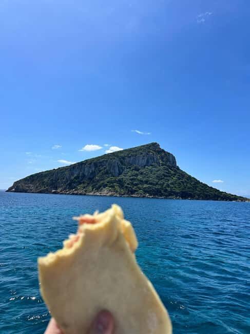 Day trips by dinghy to Capo Figari and Figarolo - What Makes this Tour Stand Out