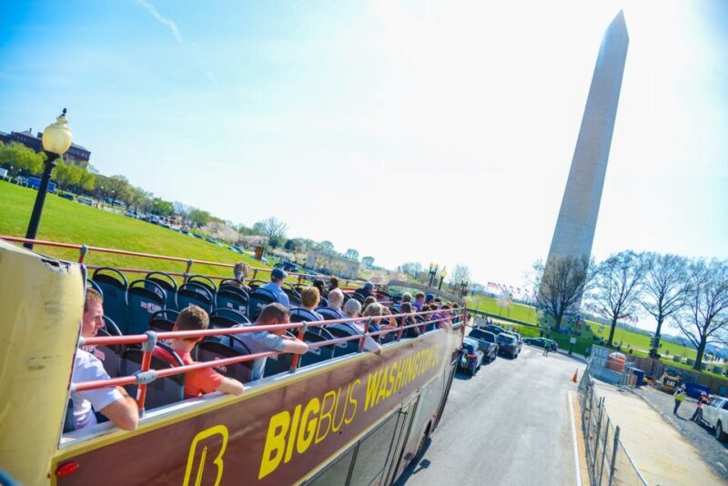 DC: Hop-on Hop-off Tour by Open-top Bus with 17 Stops - The Experience in Detail