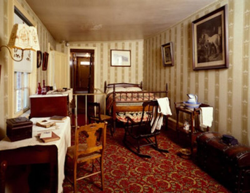 DC: Lincoln Assassination Walking Tour with Ford's Theatre - Authentic Artifacts and Sites