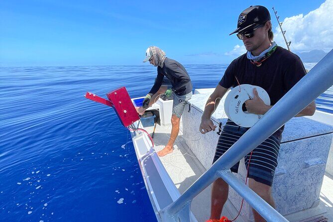 DEEP SEA FISHING 1/2 day (private group) - An Authentic Tahitian Fishing Adventure