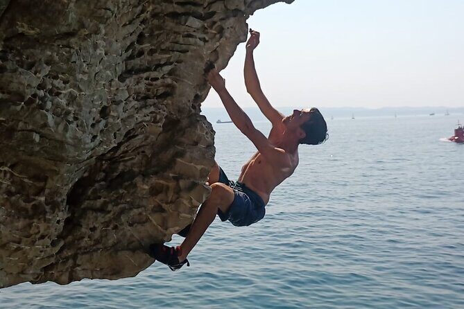 Deep Water Solo and Cliff Jumping Tour in Split - What Exactly Is Deep Water Solo and Cliff Jumping?