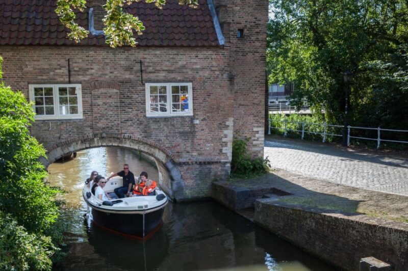 Delft: Open Boat Canal Cruise with Skipper - FAQs